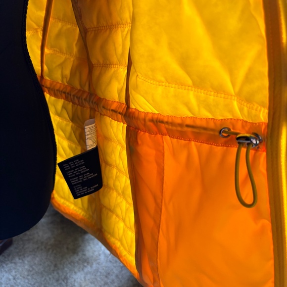 Guess Brand Lightweight Jacket Size XLG - Picture 5 of 8